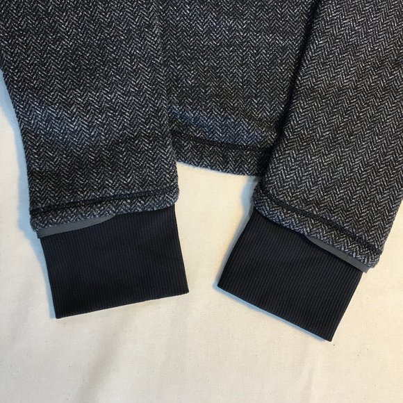 Never worn like new Lululemon Base Runner 1/2 Zip - Picture 11 of 16